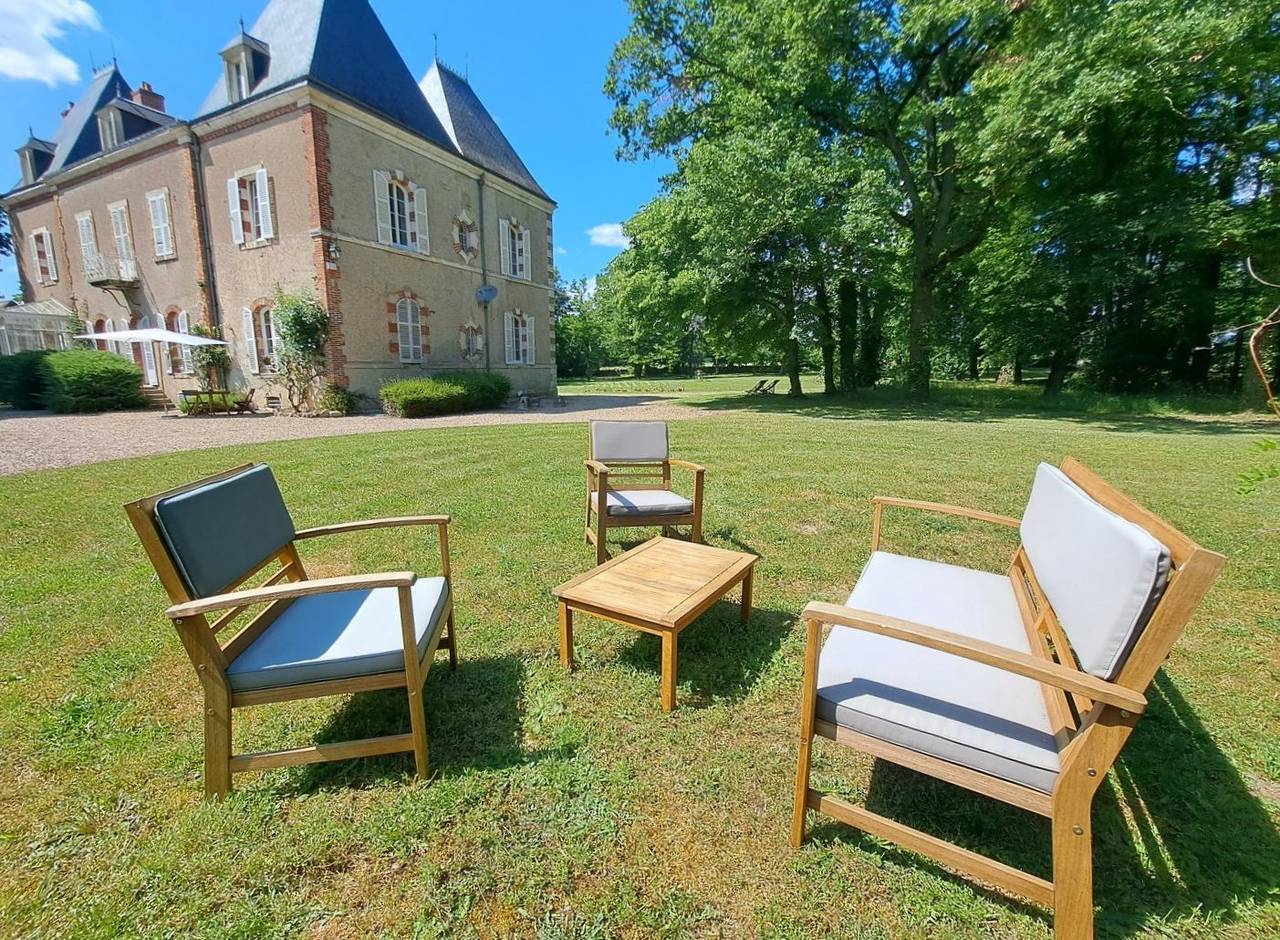 Le Manoir d'Estiveaux - La chambre de Théodore in Le Châtelet (Cher), Saint-Amand-Montrond