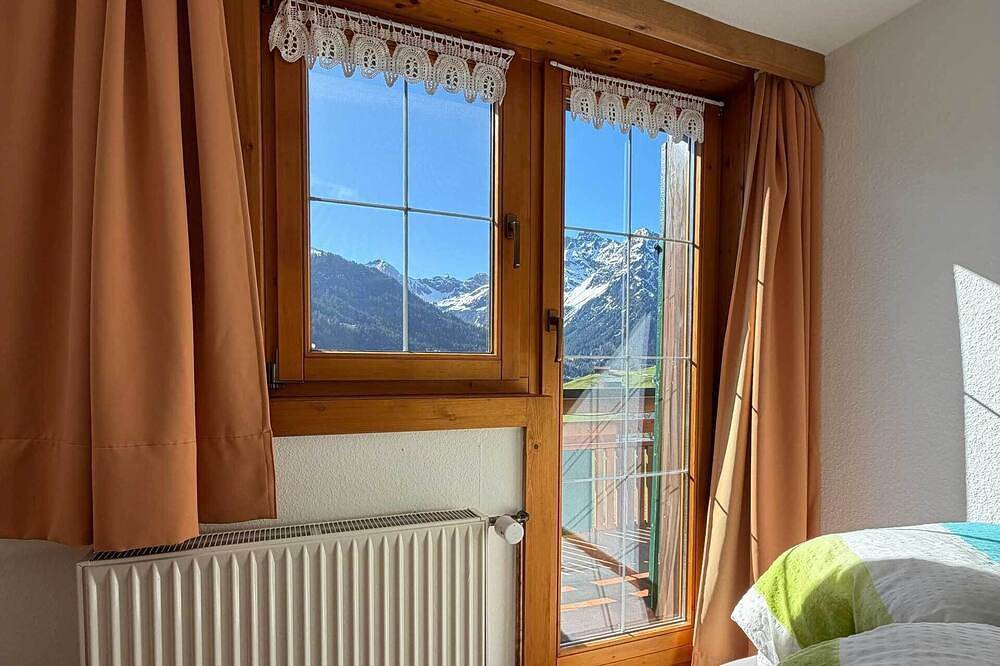 Ganze Wohnung, Ferienwohnung mit zwei Schlafzimmern und Balkon in Hirschegg Kleinwalsertal, Mittelberg