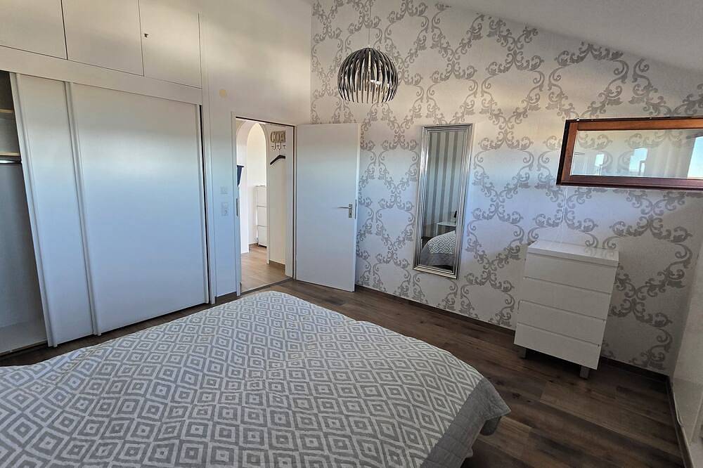 Ganze Wohnung, Moderne Ferienwohnung mit bezaubernder Seesicht in Gaienhofen, Untersee
