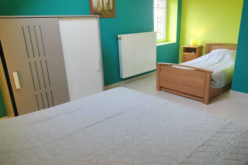 Grand gîte rénové 14 pers entre Angers et Saumur. Cour fermée et parking privé. in Bellevigne-en-Layon, Vallée de la Loire