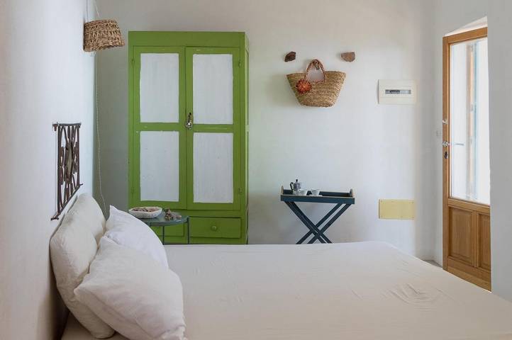 Location de vacances pour 2 personnes, avec Balcon ainsi que Terrasse et Vue à Filicudi - 2