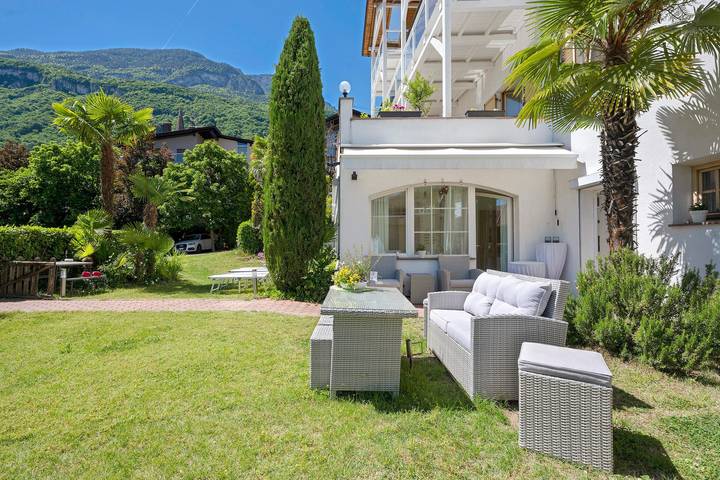 Entire apartment, Apartment 'Sonnenresidence Alpenhof Dolce Vita' with Mountain View, Balcony and Wi-Fi in Tramin an der Weinstraße, Nonsberg Group