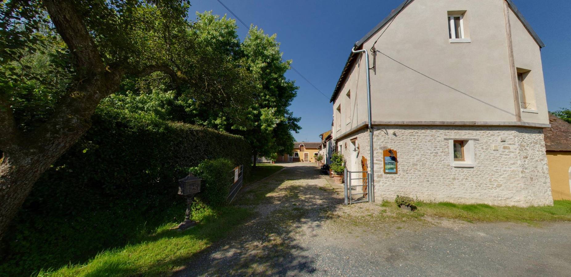 Aux Prés du Berry, Chambres et table d'hôtes - Douceur de l'aube in Chavin, Région de Châteauroux