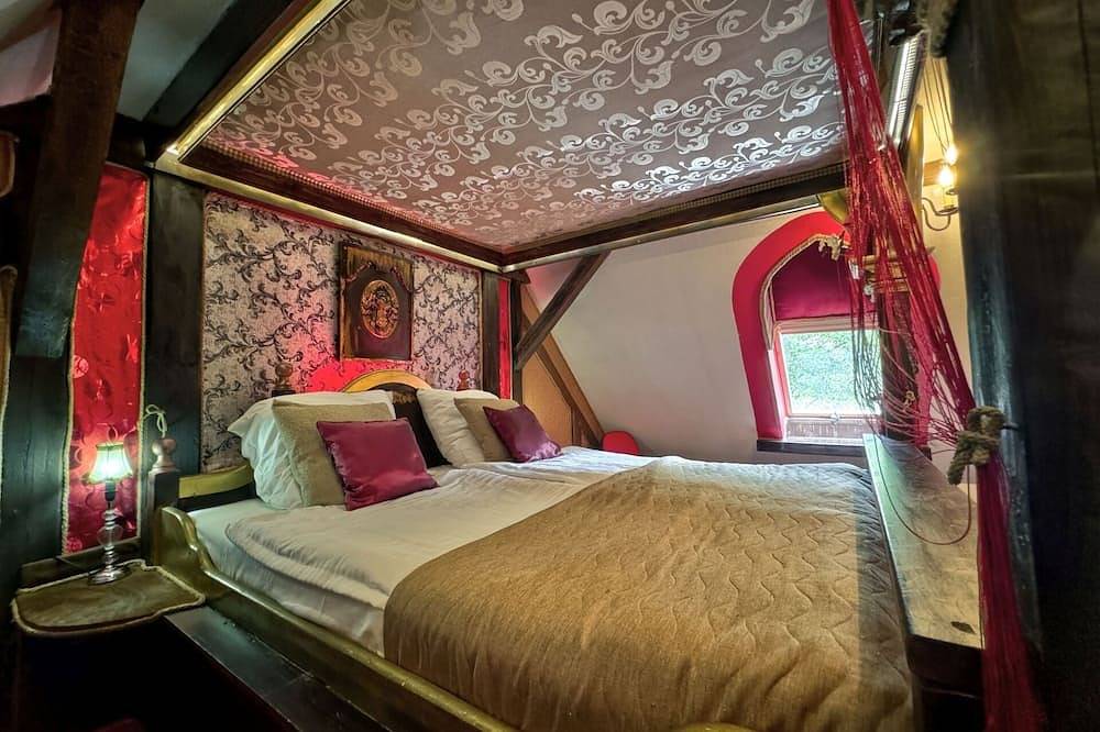 Cottage With Sauna, Pub & Terrace By The River Nestled In Nature in Lower Silesia