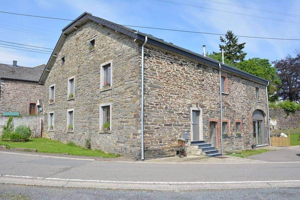 Bauernhaus in Houffalize mit großer Terrasse in Tavigny, Houffalize