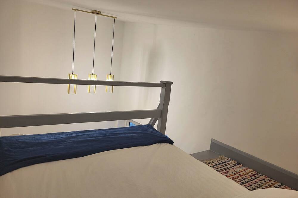 Entire apartment, Loft Style-1Br-Walkinshower-Wifi-Central Cork in Cork, County Cork