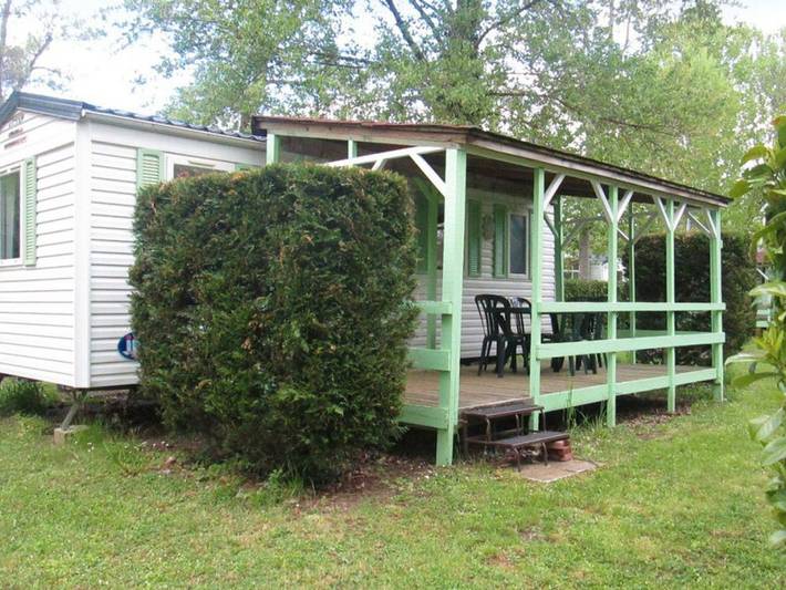 Camping pour 5 personnes, avec piscine, animaux acceptés dans Région de Besse-et-Saint-Anastaise