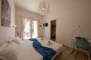 Bed And Breakfast for 6 People in Pula region, Cagliari Province, Photo 3