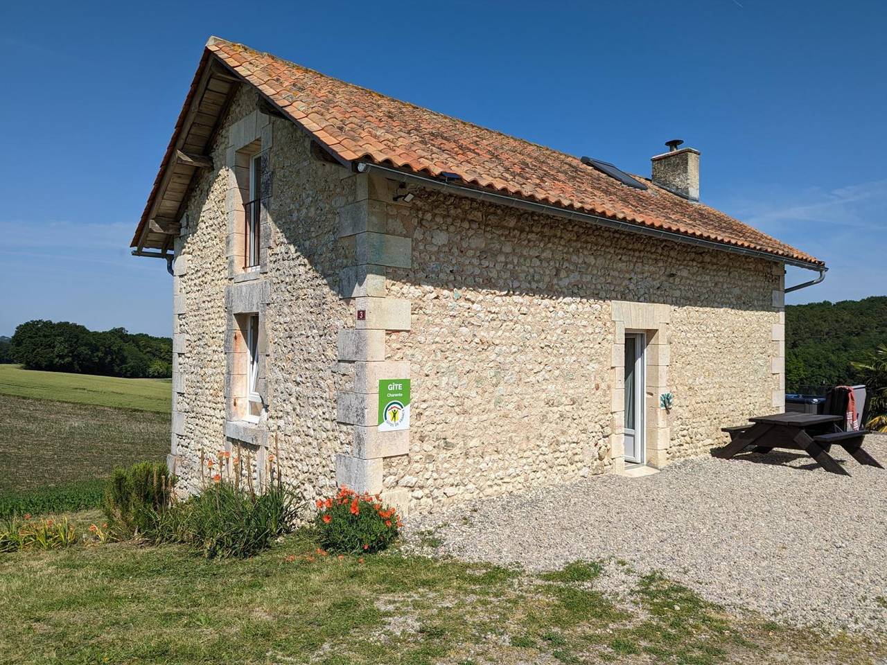 Secluded house with private pool and spa, Charente in Montignac-le-Coq, Charente