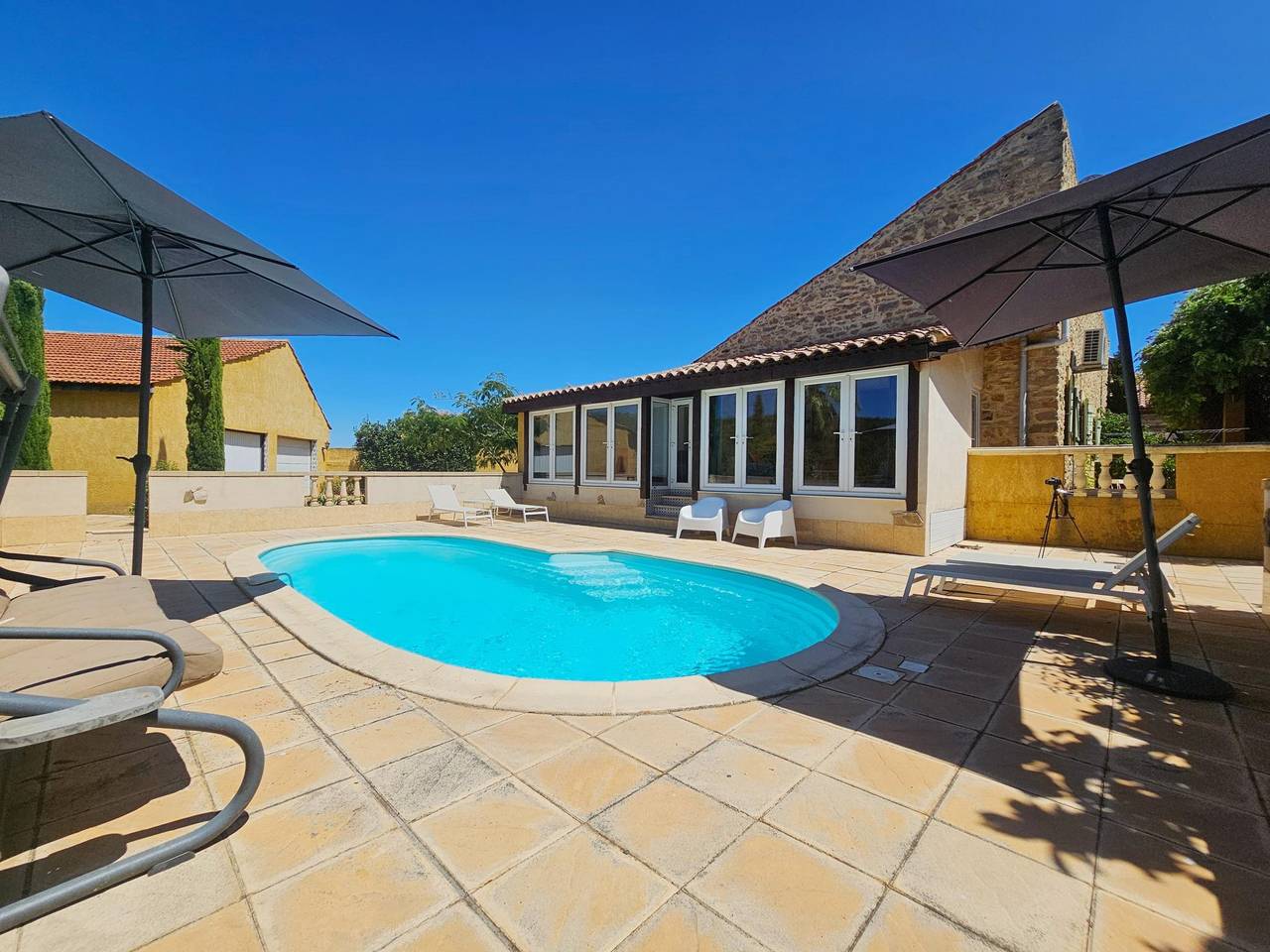 Superbe villa avec piscine privée à Bize in Bize-Minervois, Canal du Midi