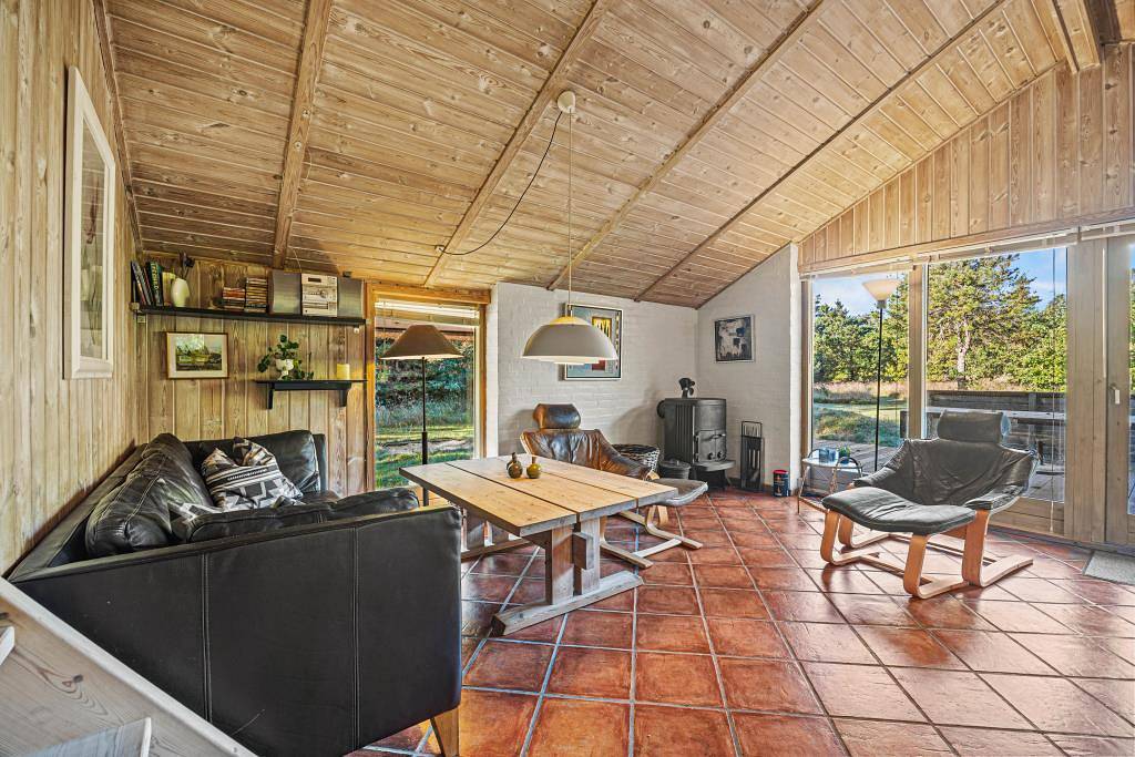 Reetgedecktes Ferienhaus mit Sauna auf großem Naturgrundstück in Houstrup, Varde