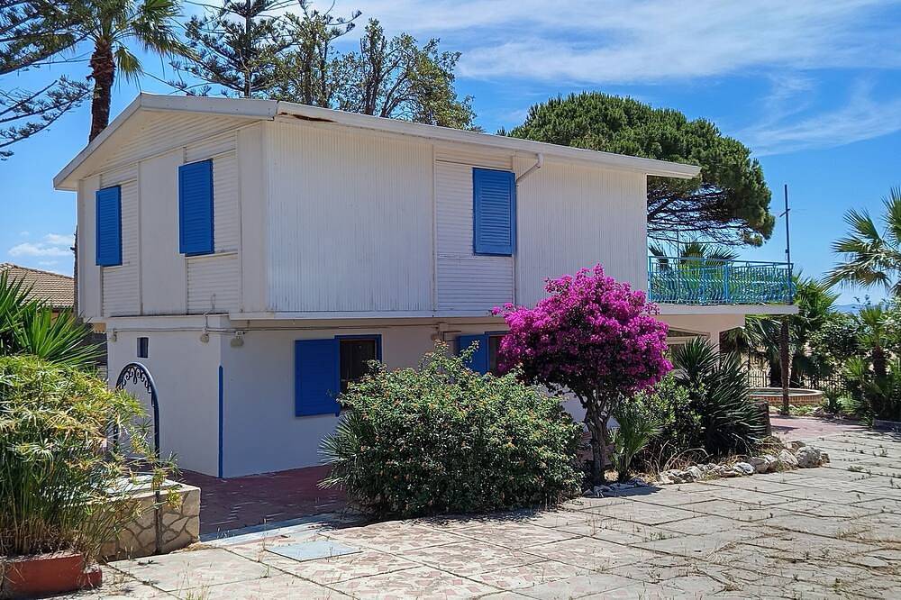 2 Bedroom Property in Porto Empedocle in Punta Grande (Sicily), Porto Empedocle