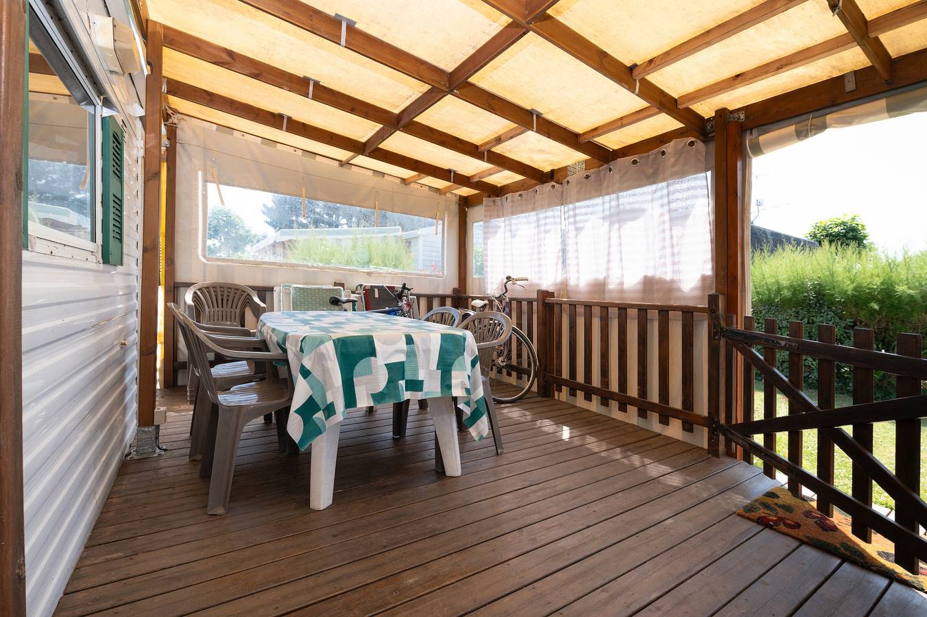 Mobil Home 'Kervoyal 56' con terraza privada y jardín compartido in Damgan, Côte des Mégalithes