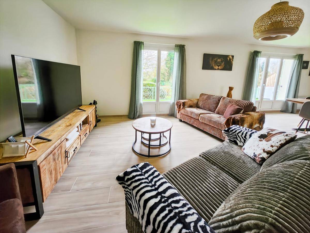 Villa L'Isachrist, Calme, Confort, 20' Disneyland in Maisoncelles-en-Brie, Seine-et-Marne