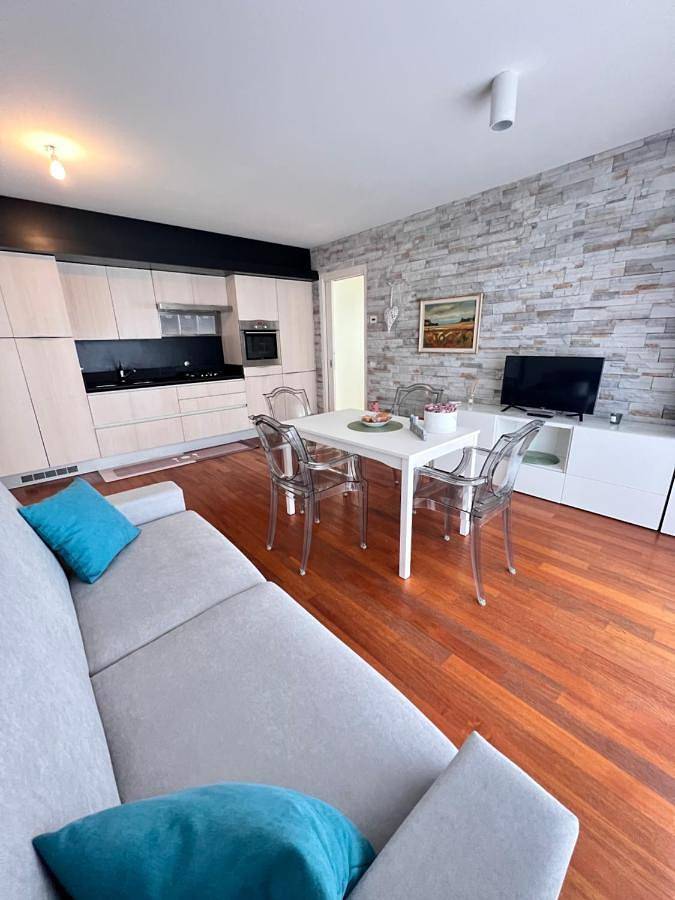 Gîte pour 4 personnes, avec Balcon et Jacuzzi ainsi que Terrasse et Jardin à Tavagnacco