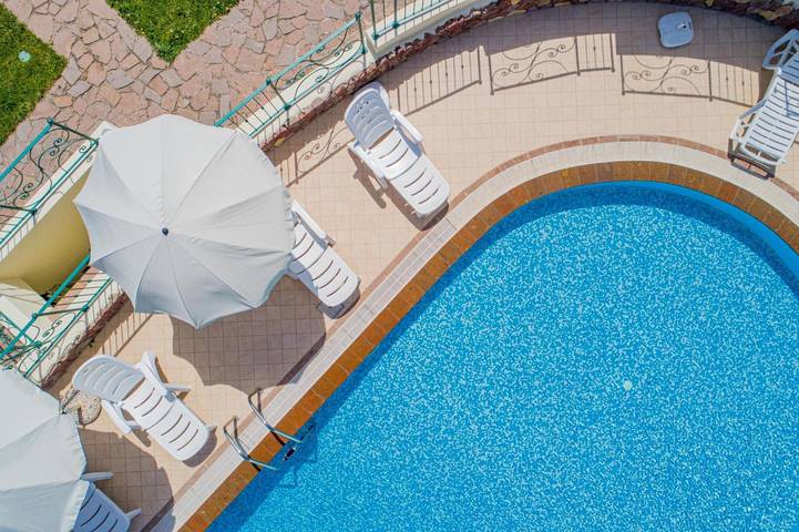 Entire apartment, Residenza Le Farfalle 'Two-Room Apartment B' with Garden View, Shared Pool in Tergu, Sassari Province