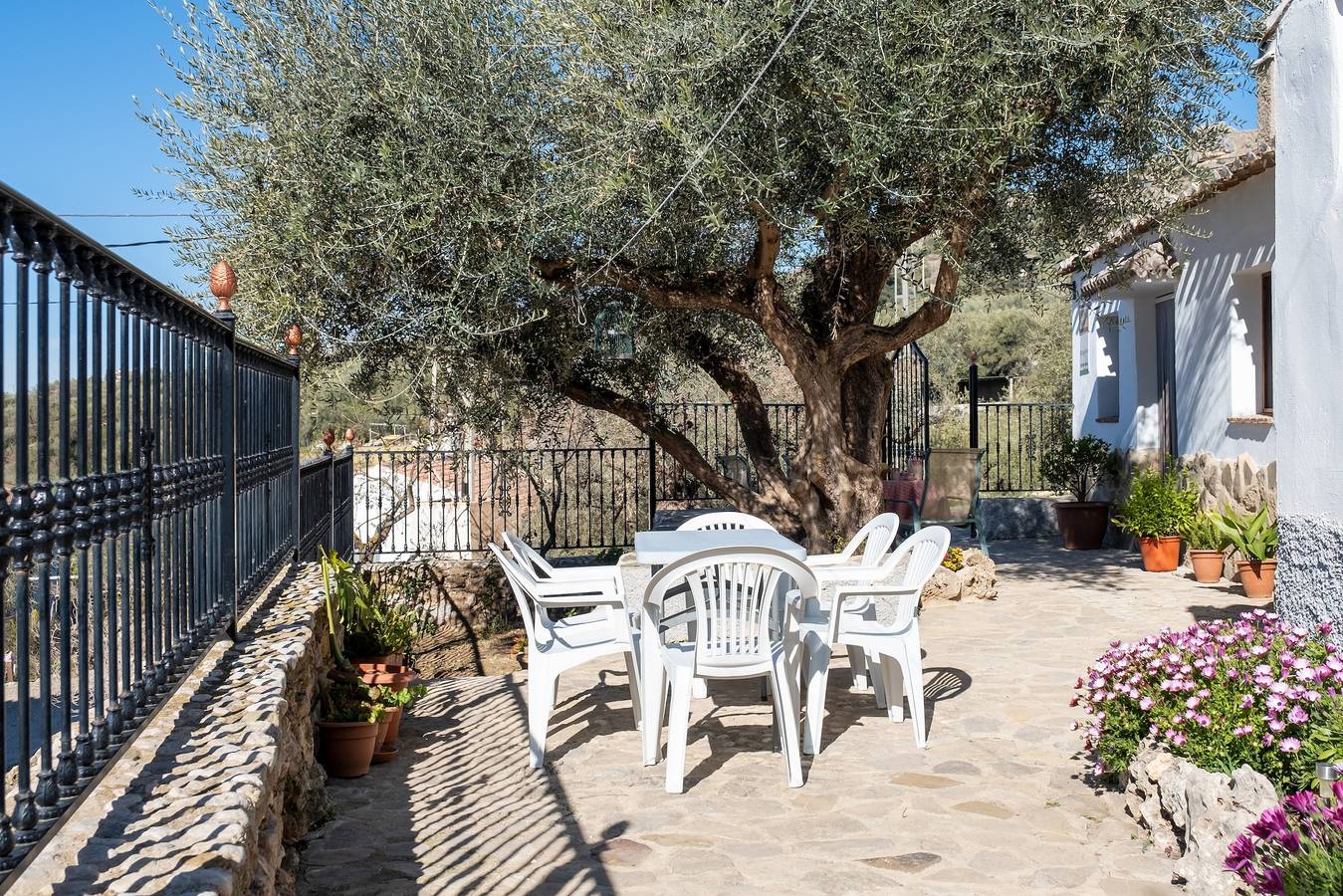 Maison de campagne 'Cortijo Salva' avec vue montagne, jardin privé et Wi-Fi in Periana, Province de Málaga
