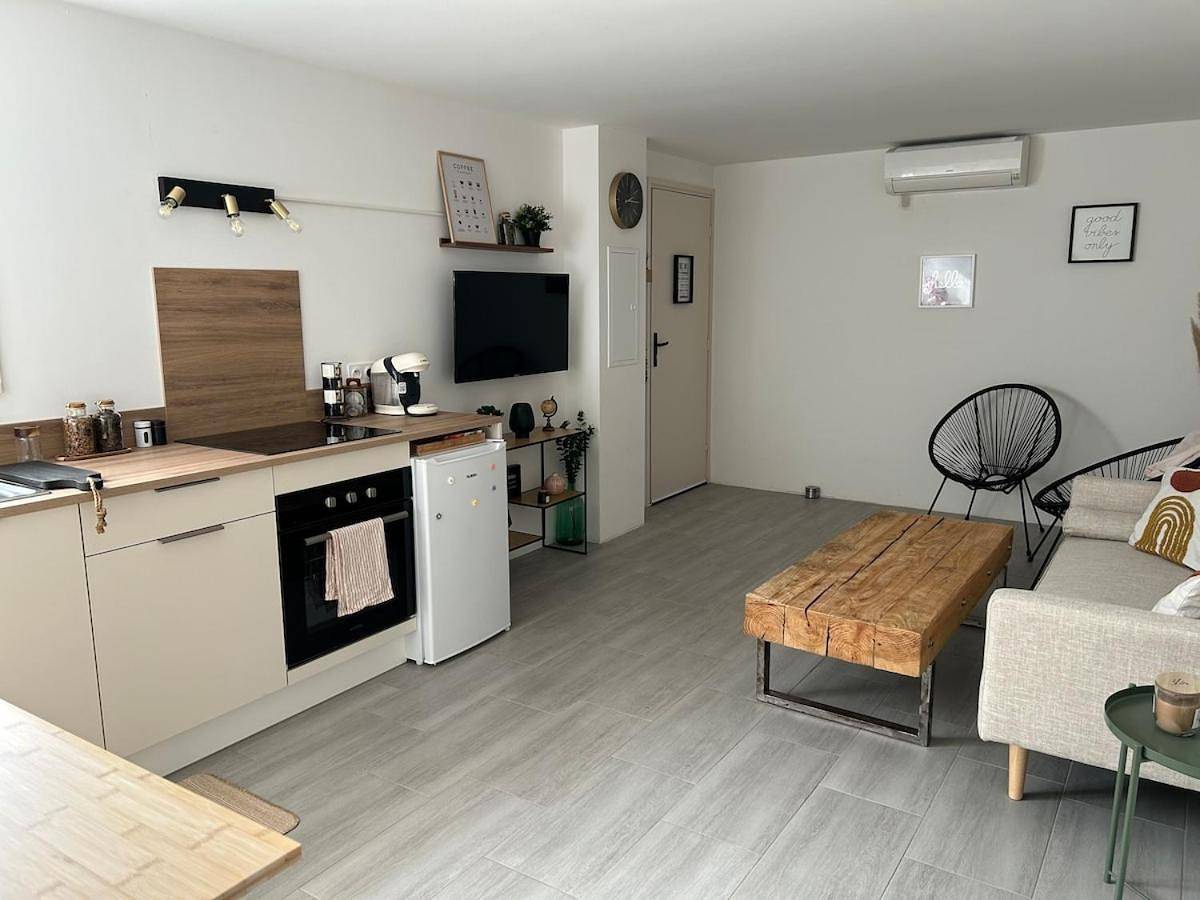 Appartement entier, One-Bedroom Apartment in Seillans, Région de Draguignan