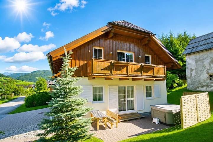 Ferienhaus für 8 Personen, mit Garten und Sauna sowie Whirlpool und Balkon