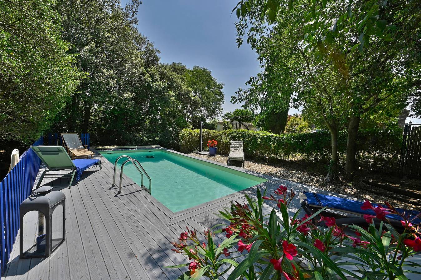 Appartement entier, Gîte Pina -  Gîte avec piscine partagée in Lussan, Région de Nîmes