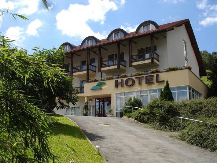 Hotel für 2 Personen, mit Terrasse und Garten sowie Ausblick in Frankenblick