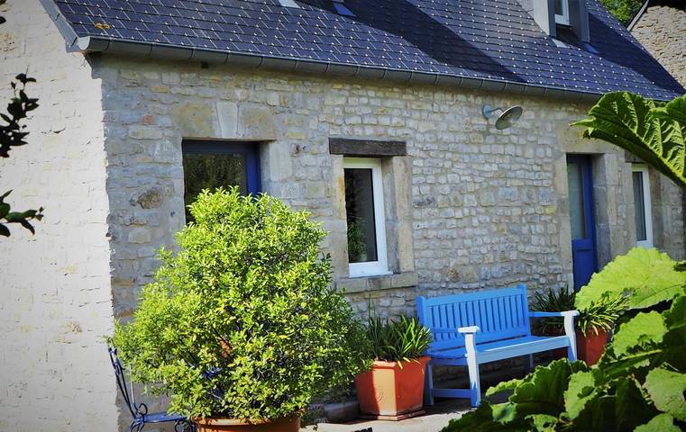 Gîte pour 4 personnes, avec jardin à Audouville-la-Hubert