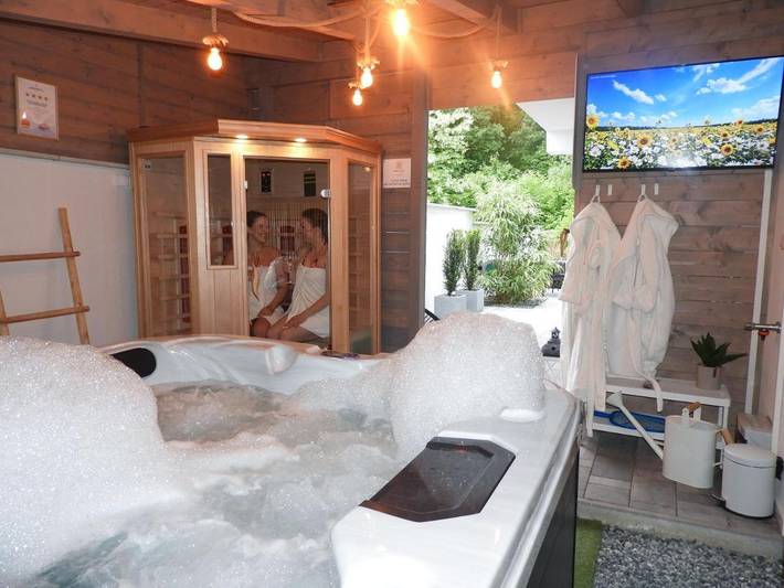 Ferienwohnung für 4 Personen, mit Garten und Whirlpool sowie Sauna - 1