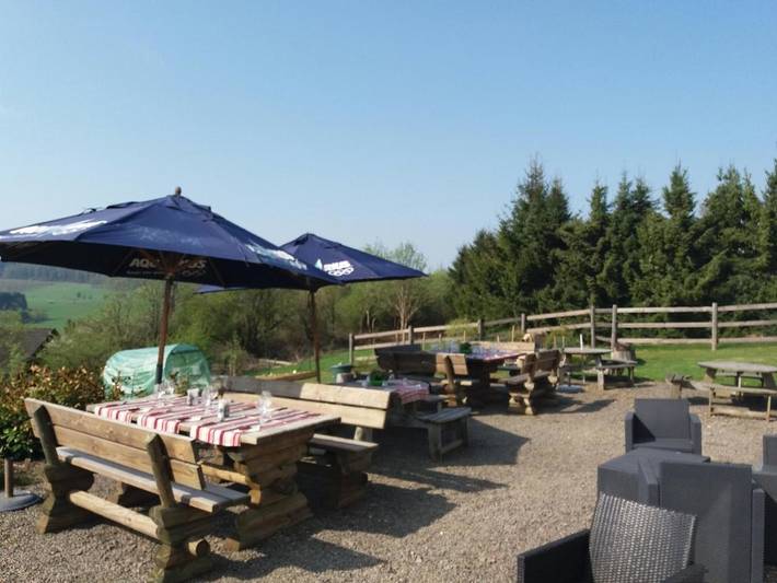 Hôtel pour 3 personnes, avec Terrasse ainsi que Jardin et Vue dans Dochamps