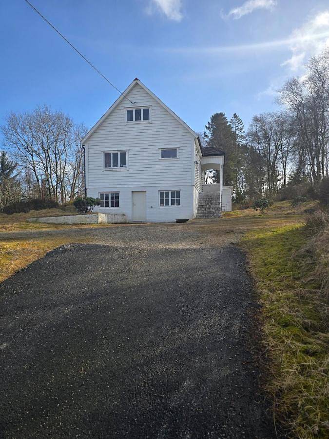 Ferienhaus für 6 Personen, mit Garten in Austrheim