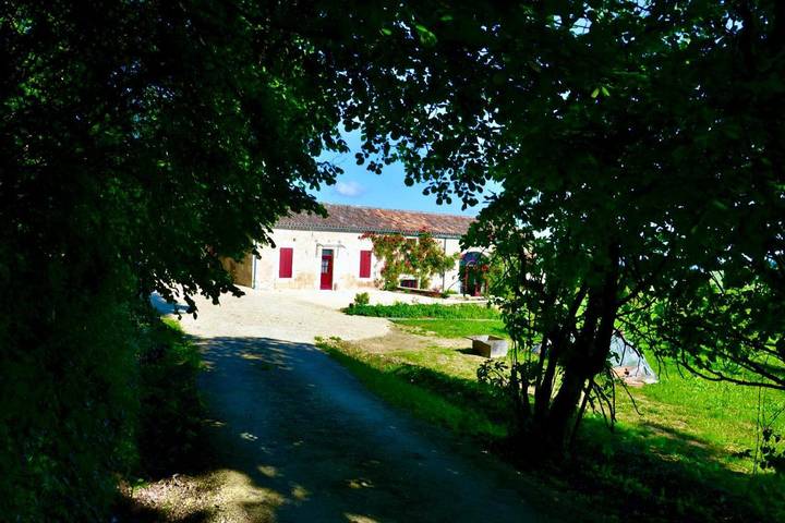 Location de vacances pour 2 personnes, avec piscine ainsi que jardin et vue à Pomport - 3