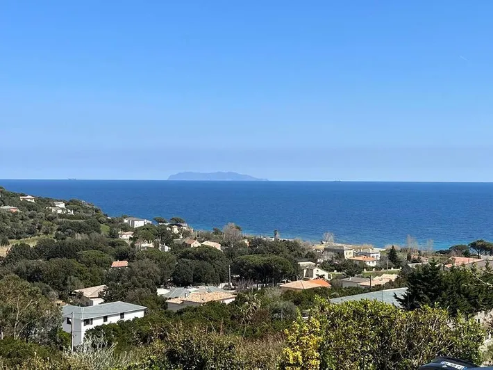 Apartamento de vacaciones para 4 personas, con terraza además de jardín y vistas - 1