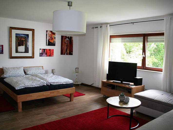 Ferienwohnung für 3 Personen, mit Whirlpool und Terrasse sowie Garten in Oberotterbach