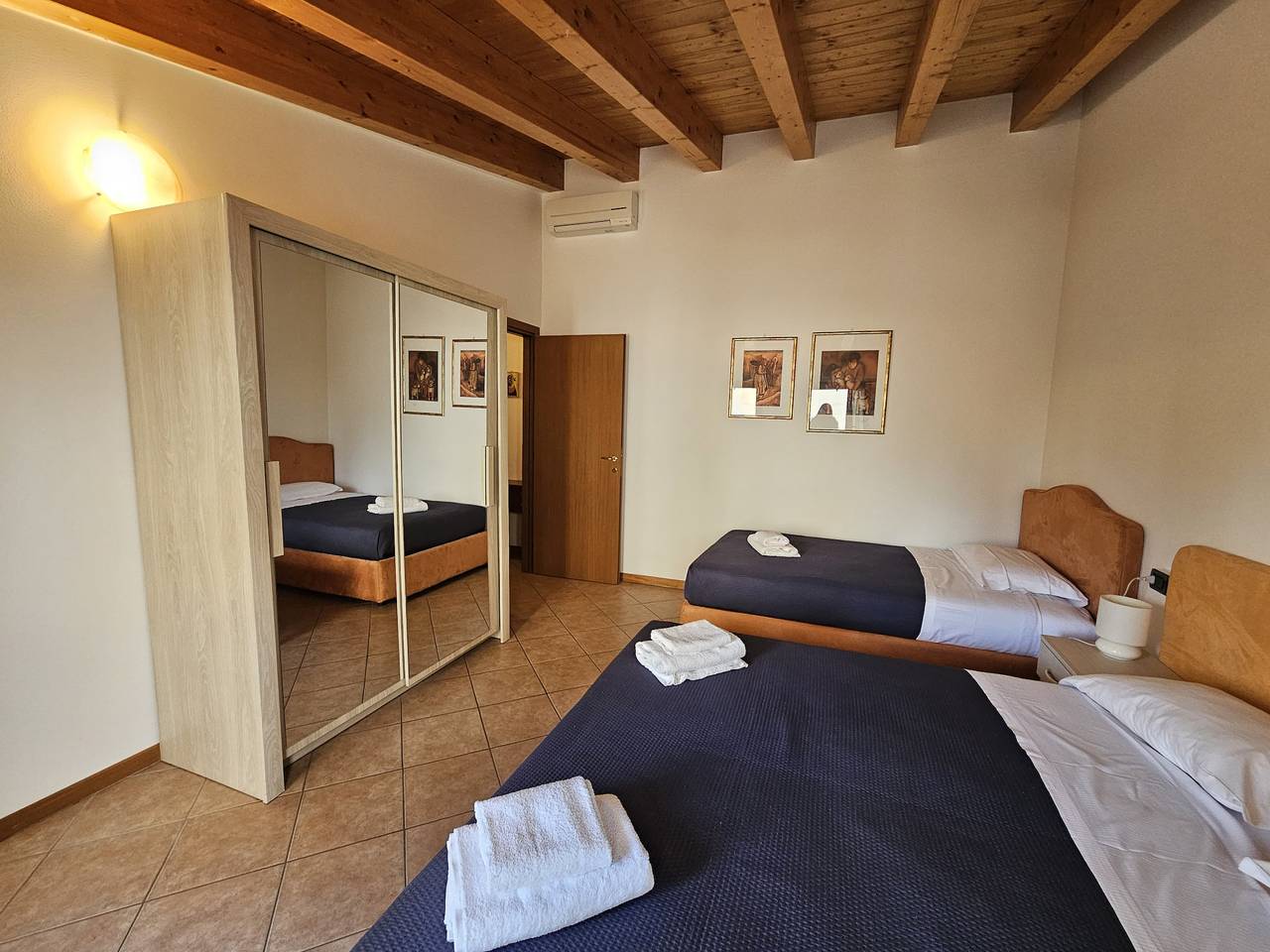 Ganze Wohnung, Regarda - Dreizimmerwohnung "Eden 3",große Terrasse mit Seeblick in Lazise, Gardasee-Berge