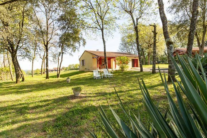 Location de vacances pour 6 personnes, avec jardin et vue à Cénac-et-Saint-Julien - 2