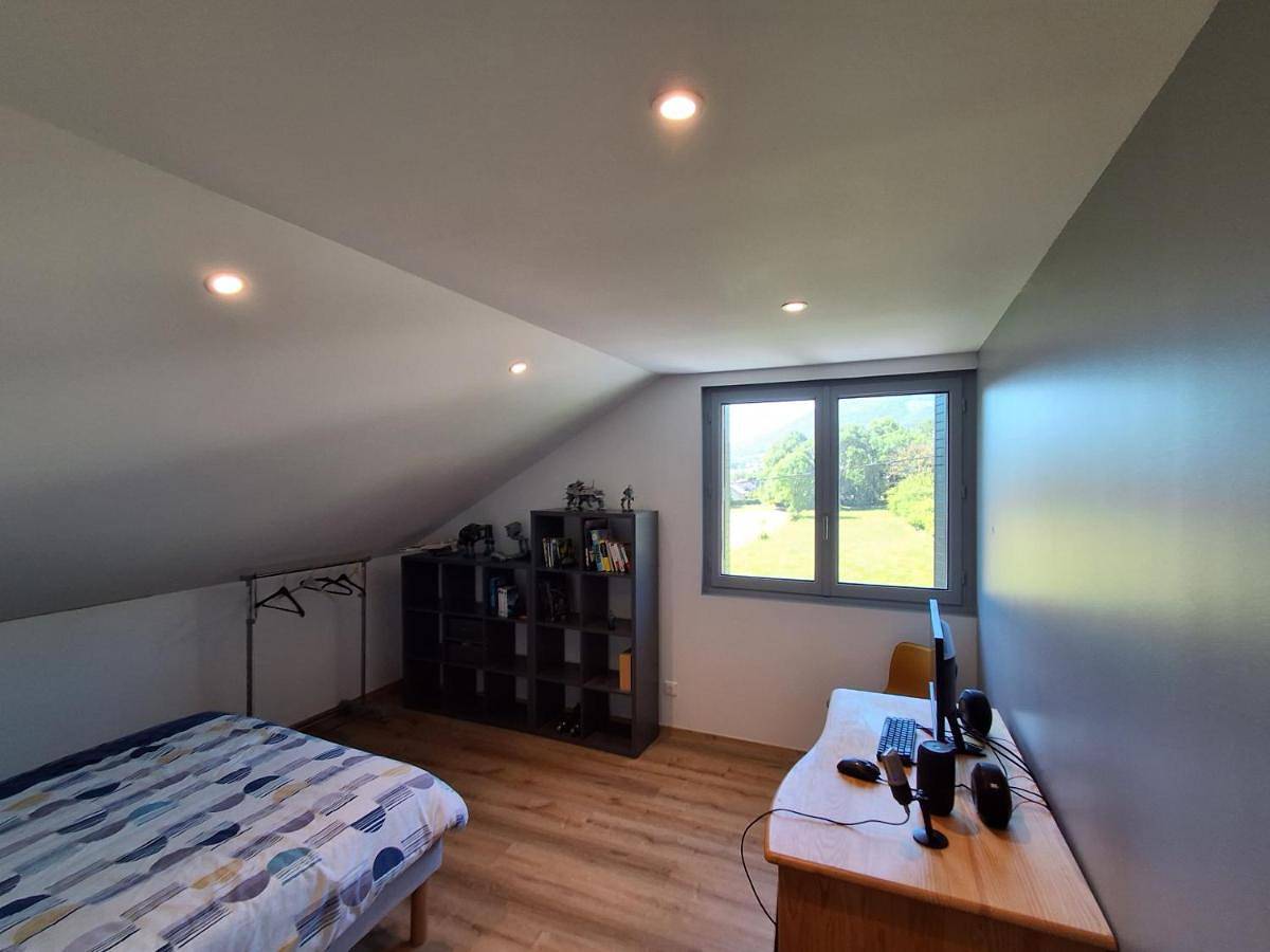 Appartement entier, Two-Bedroom Apartment in Saint-Baldoph, Région de Chambéry