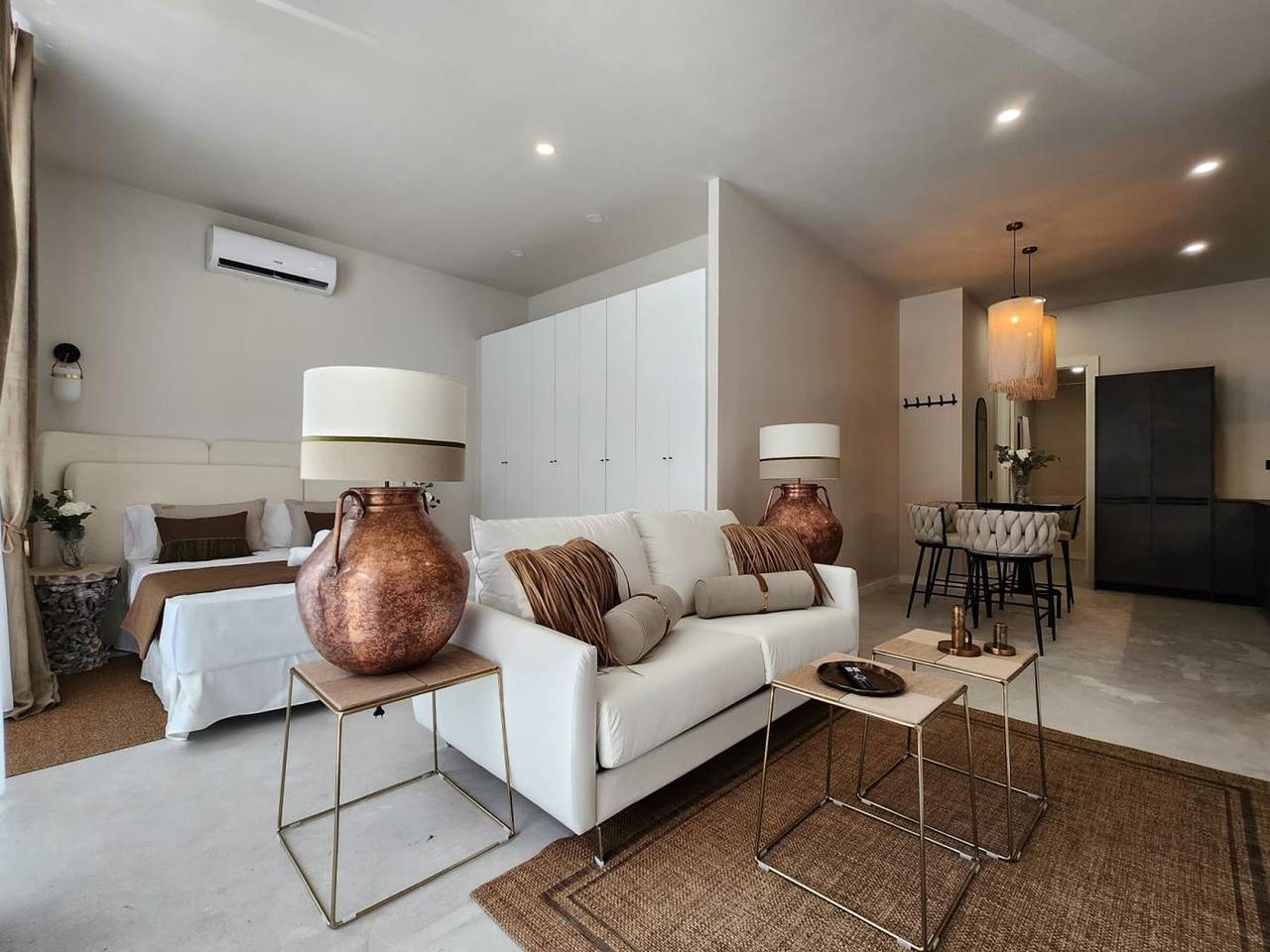 Apartamento entero, Estudio luminoso con Wi-Fi y aire acondicionado en Valencia in Valencia, Costa de Valencia