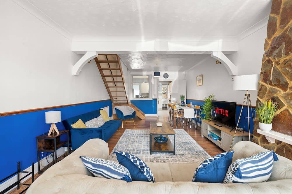Modern 2Br Windsor Home w/ Parking-2 min Lego Land in Windsor, Berkshire