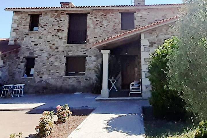 Casa de vacaciones para 6 personas, con jardín además de piscina y vistas, Se admiten mascotas en Salnés - 2