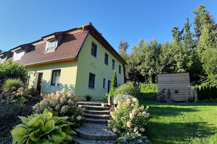 Ferienhaus für 6 Personen, mit Whirlpool und Terrasse sowie Garten und Sauna