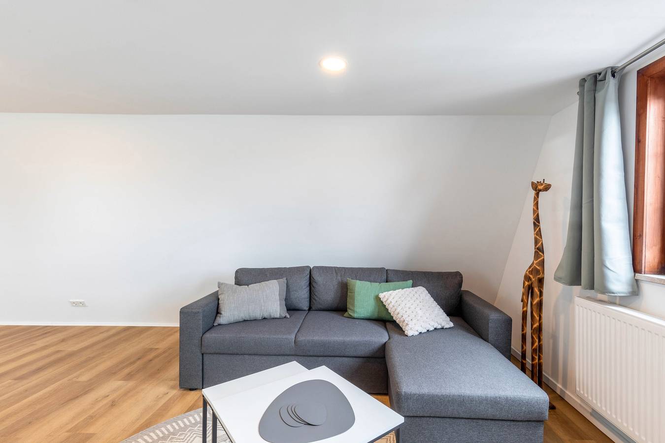 Geheel appartement, Appartement 'Werner-Senger-Haus Oben' met gedeeld terras en Wi-Fi in Limburg (Duitsland), Lahntal