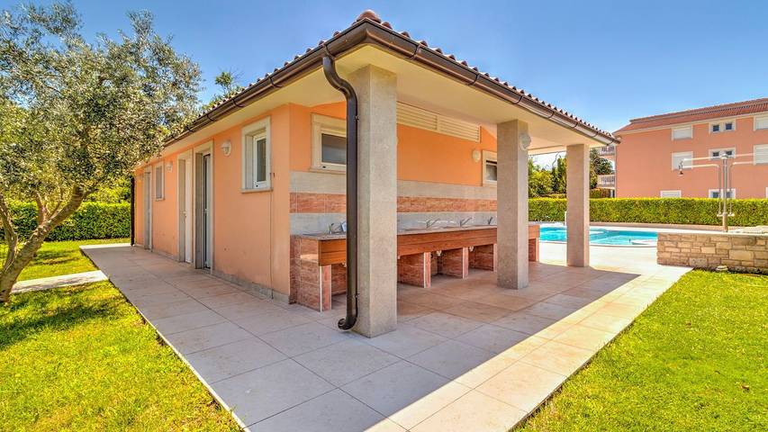 Camping für 4 Personen, mit Pool und Garten in Medulin