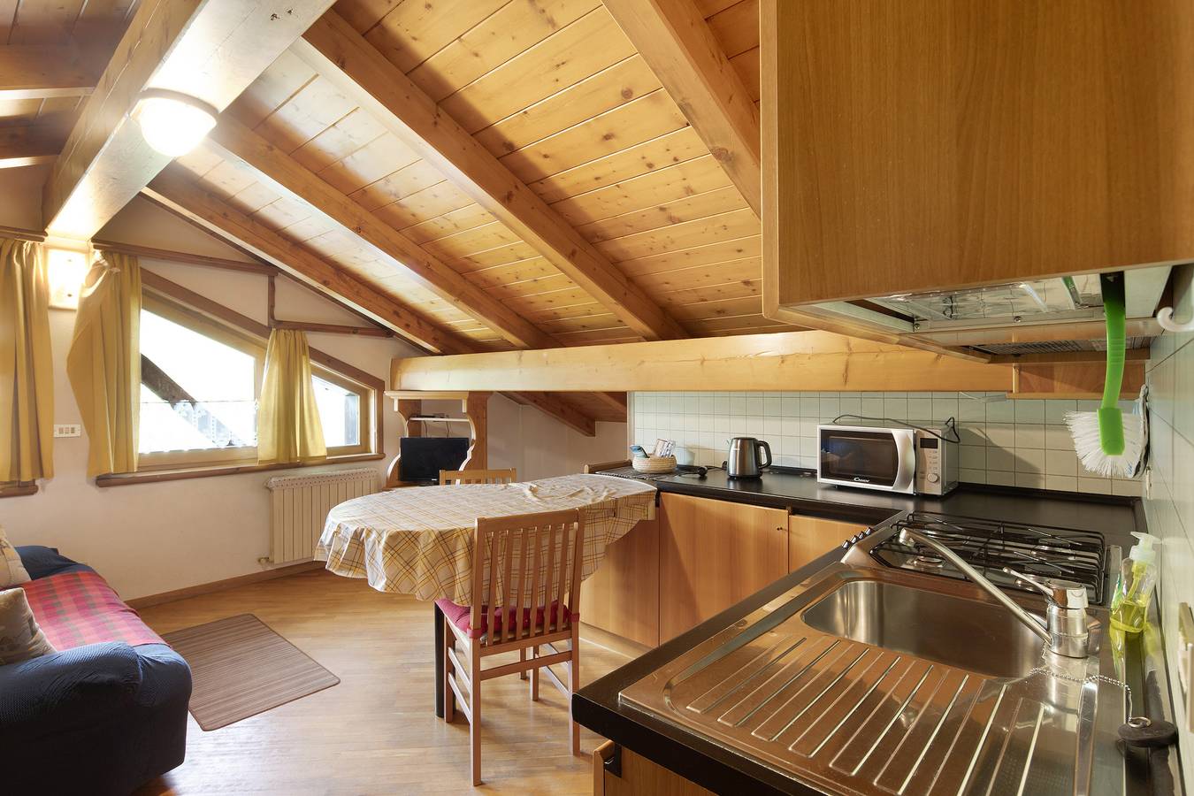 Entire studio, Studio 'Baita Campacc Pezzel' with Mountain View, Shared Garden and Wi-Fi in Livigno (Town), Livigno