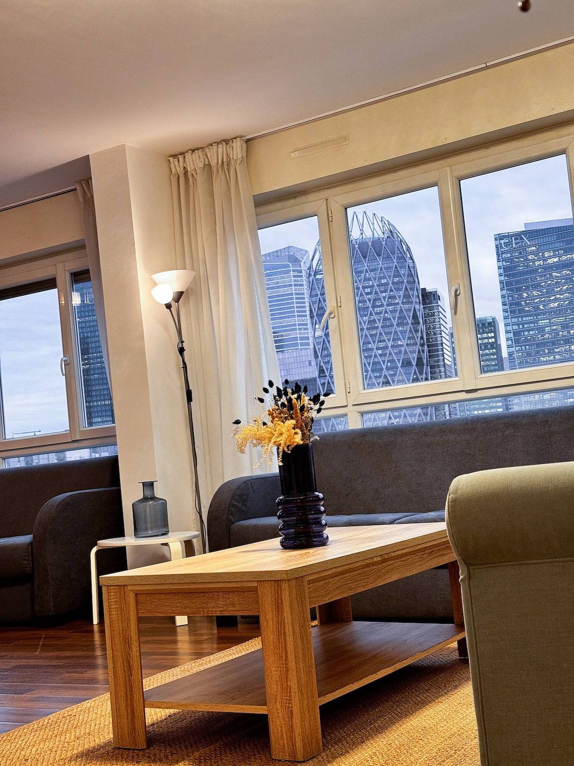 Apartamento entero, Vista a París y acceso directo — Apartamento para 10 personas in Courbevoie, Altos del Sena