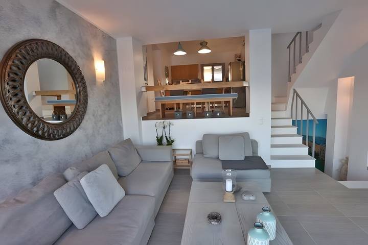 Villa 'Lina Syros' with Sea View, Wi-Fi and Air Conditioning in Syros