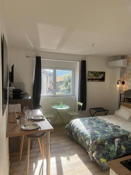Appartement entier, One-Bedroom Apartment in Chasse-sur-Rhône, Région de Vienne