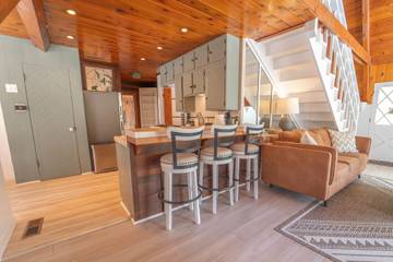 Log Cabin for 4 Guests in Three Rivers, Sequoia National Park, Picture 2