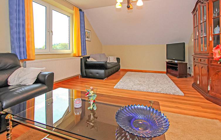 Appartement de vacances entier, Appartement confortable avec jardin clôturé, télévision, parking - Strasen Central - rivière et lac à proximité in Strasen, Wesenberg