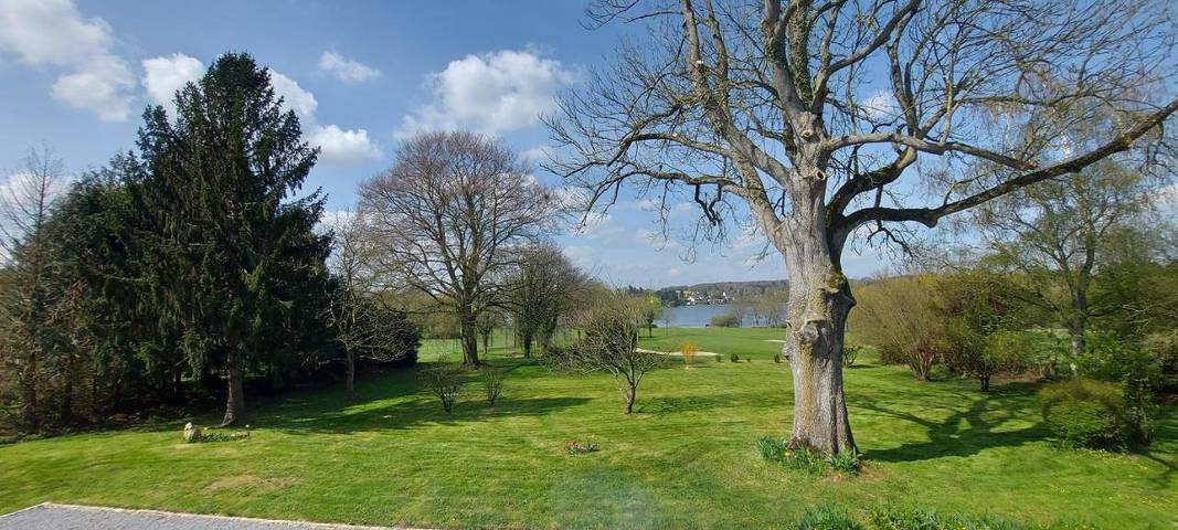 Location de vacances pour 4 personnes, avec vue sur le lac ainsi que vue et jardin dans Lac au Duc - 4