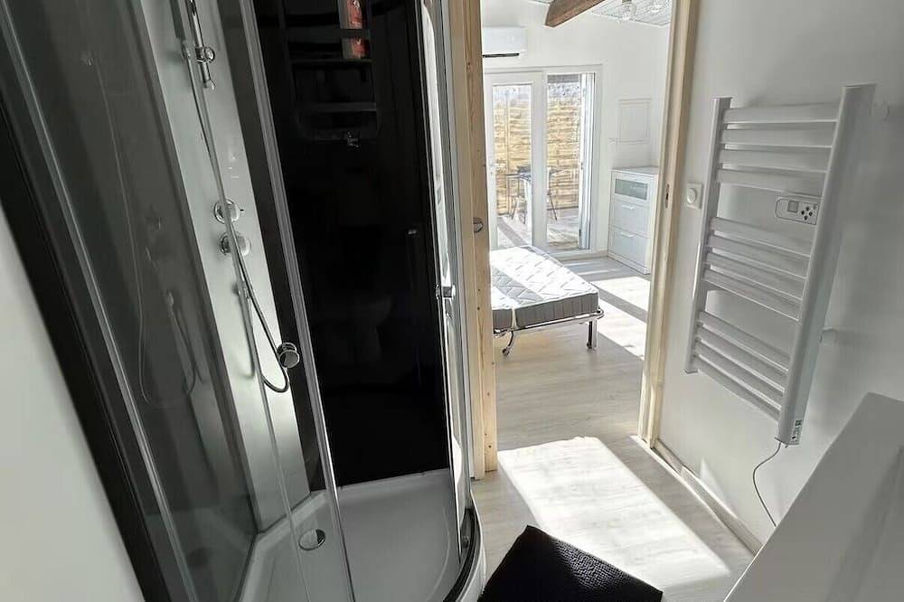 Entire apartment, Air-conditioned studio Le Porge for 2 persons in Le Porge, Médoc Regional Natural Park