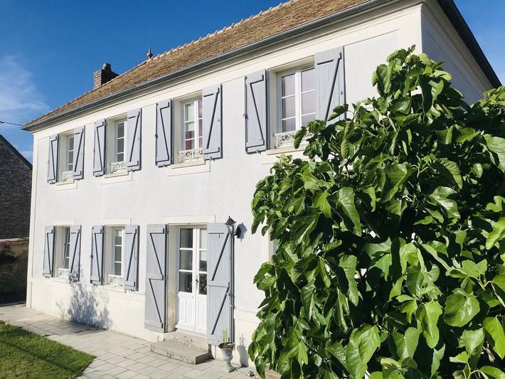 Gîte pour 8 personnes, avec terrasse et jardin à Millemont